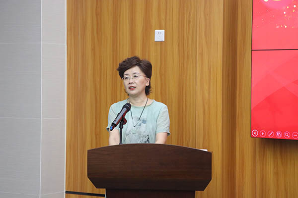 党委副书记、纪委书记吴青丽表态发言
